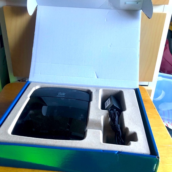 Cisco E1200 Wi-Fi Wireless Router, Linksys Wireless Devices up to 300 Mbps - Picture 2 of 11